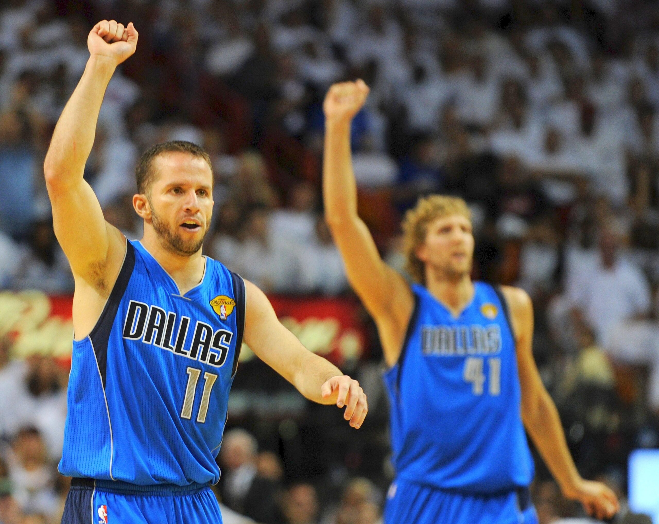 Superstar Dirk Nowitzki gewinnt mit den Dallas Mavericks den NBA-Titel.