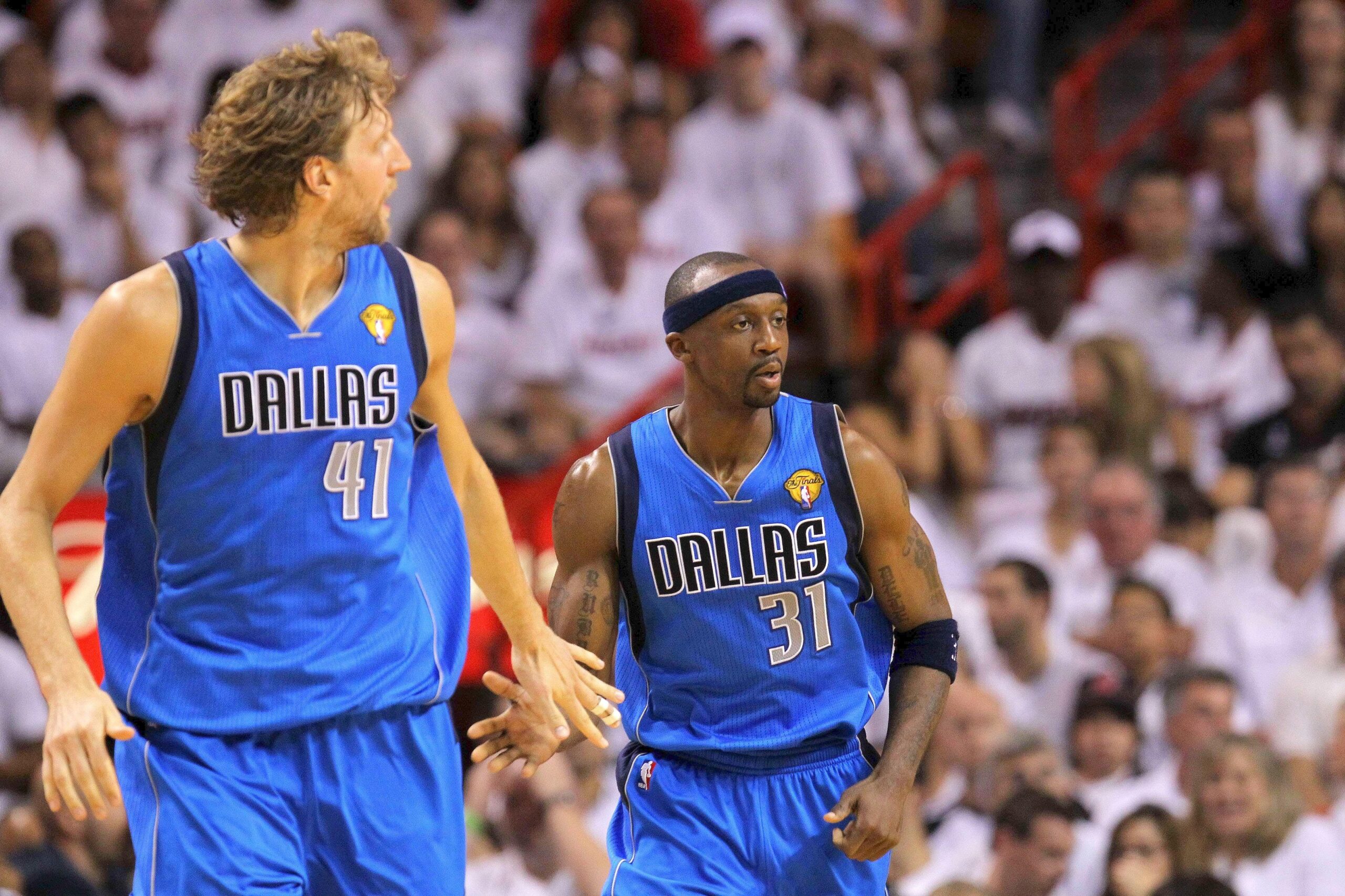 Superstar Dirk Nowitzki gewinnt mit den Dallas Mavericks den NBA-Titel.