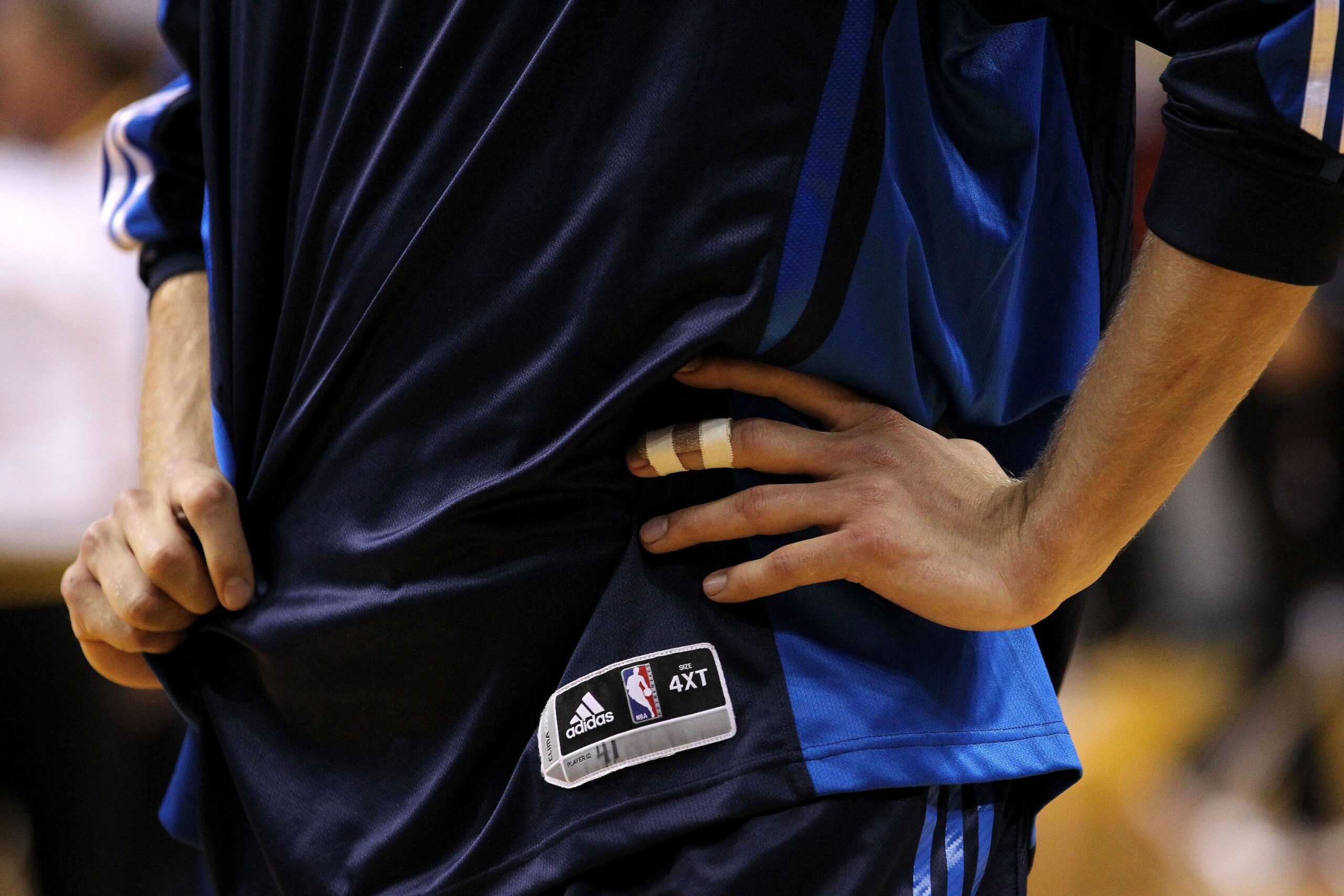 Superstar Dirk Nowitzki gewinnt mit den Dallas Mavericks den NBA-Titel.