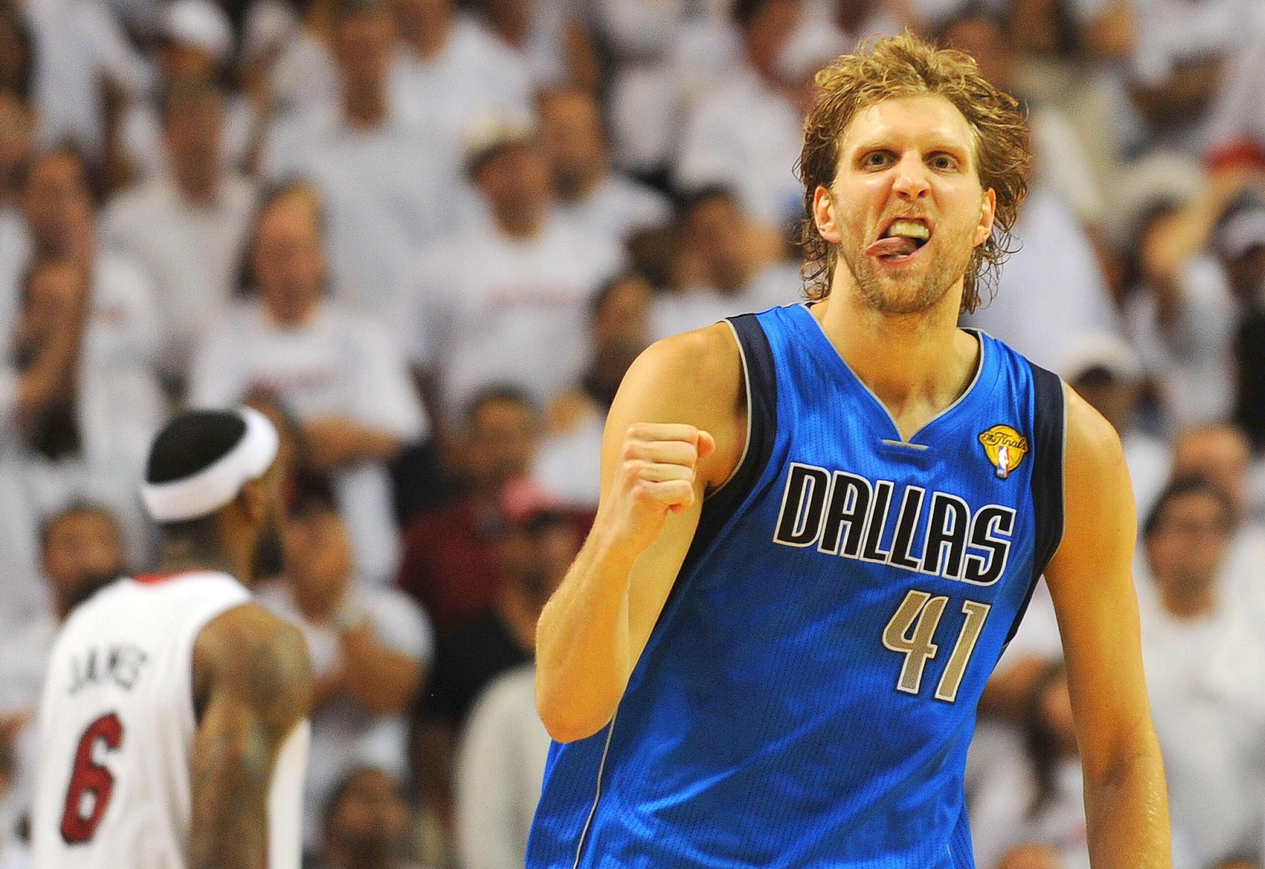 Superstar Dirk Nowitzki gewinnt mit den Dallas Mavericks den NBA-Titel.