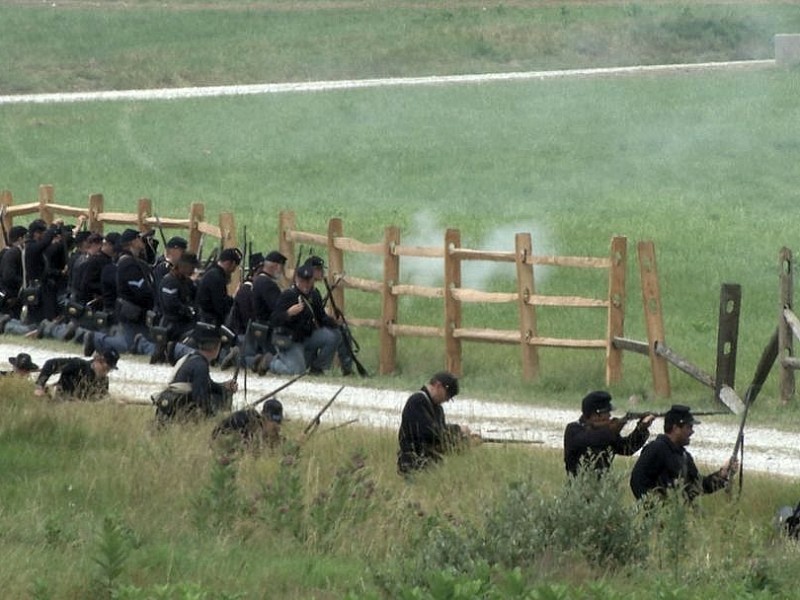 Amerikaner spielen zum 150. Jahrestag die entscheidende Schlacht des amerikanischen Bürgerkrieges in Gettysburg nach.