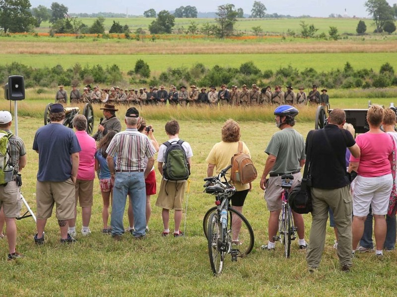 Amerikaner spielen zum 150. Jahrestag die entscheidende Schlacht des amerikanischen Bürgerkrieges in Gettysburg nach.