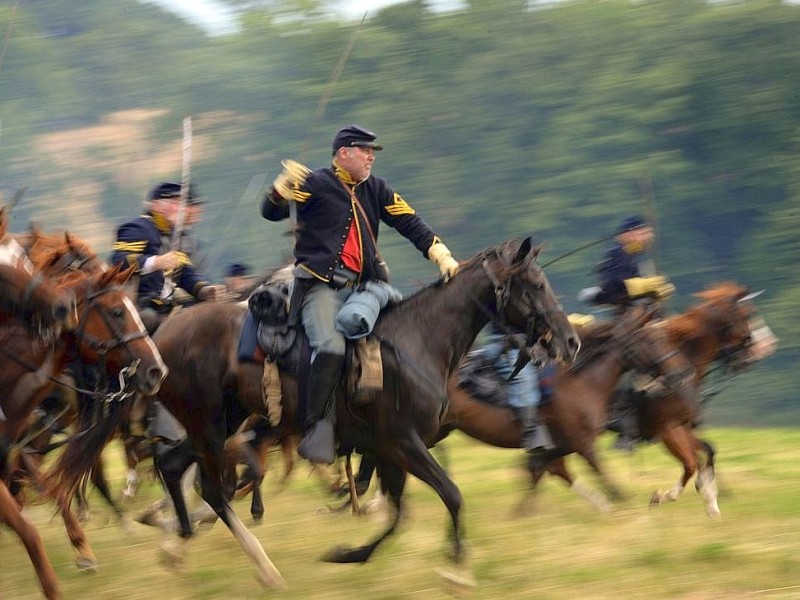 Amerikaner spielen zum 150. Jahrestag die entscheidende Schlacht des amerikanischen Bürgerkrieges in Gettysburg nach.