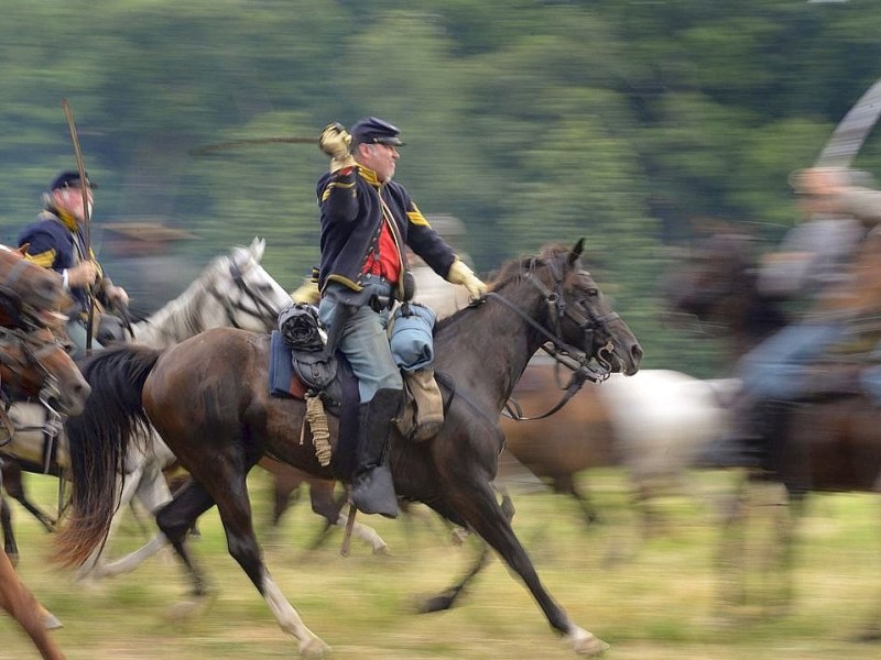 Amerikaner spielen zum 150. Jahrestag die entscheidende Schlacht des amerikanischen Bürgerkrieges in Gettysburg nach.