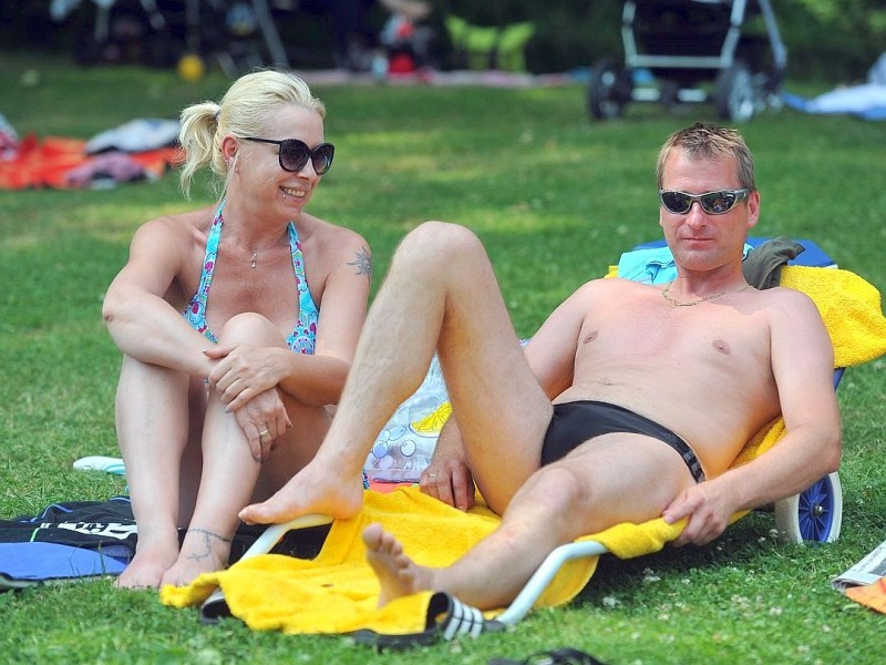 Sommer am Dienstag, 23.07.2013 im Freibad Gladbeck. Bereit um 12 Uhr zählten die Betreiber mehr als 1000 Besucher, die Abkühlung von den hohen Temperaturen suchten.Foto: Joachim Kleine-Büning/WAZ FotoPool