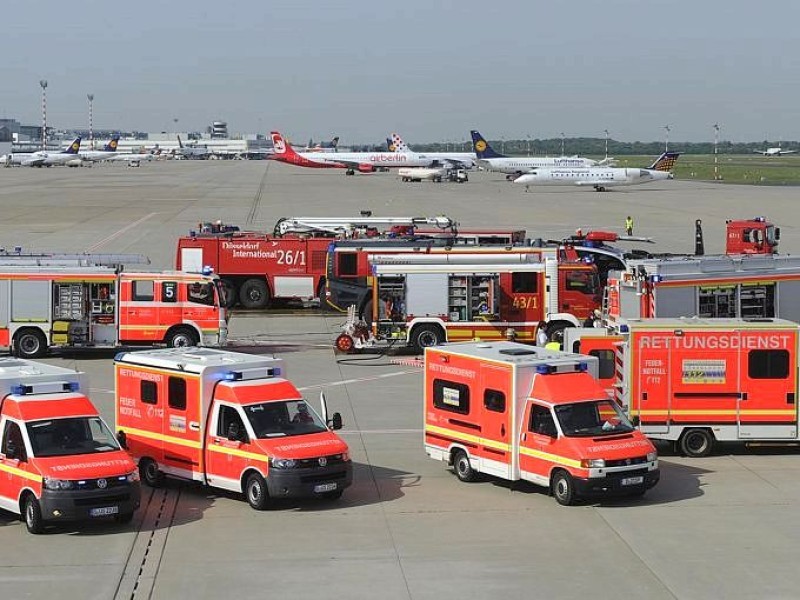 auch Polizei, Feuerwehr, DRK und andere Rettungsdienst im Einsatz.