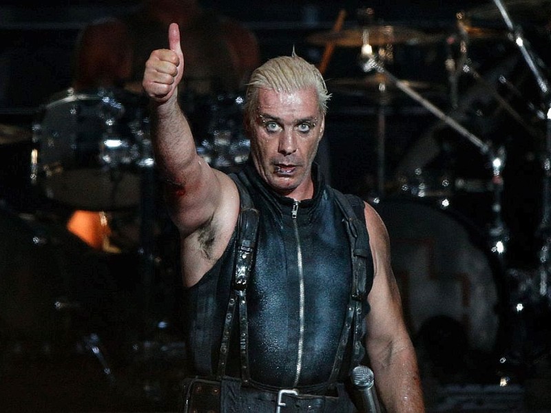 Schlagersänger und Neu-Rocker Heino (74) ist am späten Donnerstagabend als Überraschungsgast beim Heavy-Metal-Festival im schleswig-holsteinischen Wacken gemeinsam mit der Band Rammstein aufgetreten.