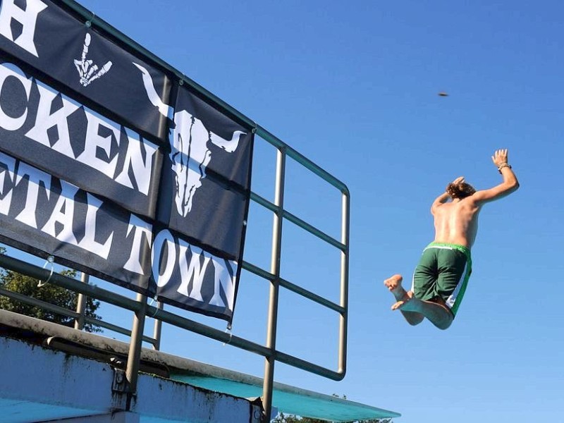 Staub, Morast und glühende Hitze: So schwitzen die Heavy-Metal-Fans beim Festival in Wacken.