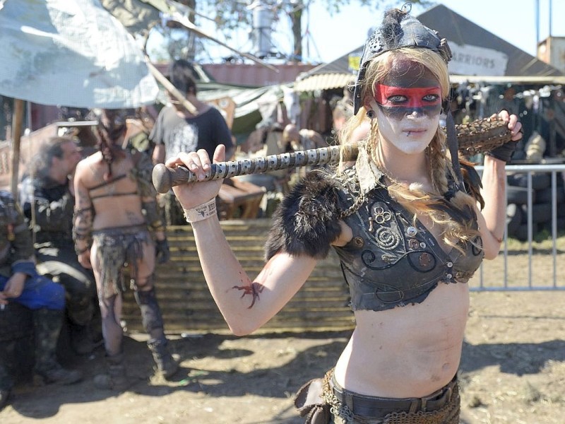 Staub, Morast und glühende Hitze: So schwitzen die Heavy-Metal-Fans beim Festival in Wacken.