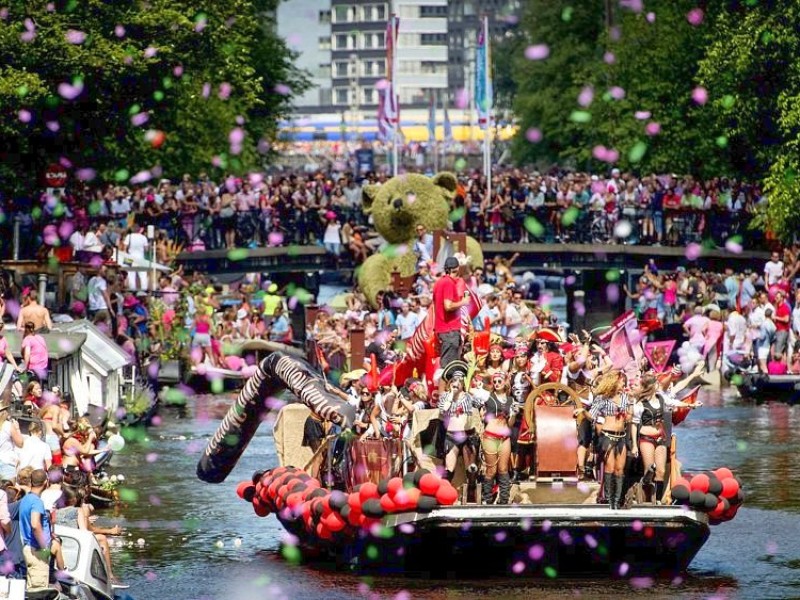 Insgesamt fuhren bei der Gay Pride in Amsterdam dieses Jahr 80 Boote mit.