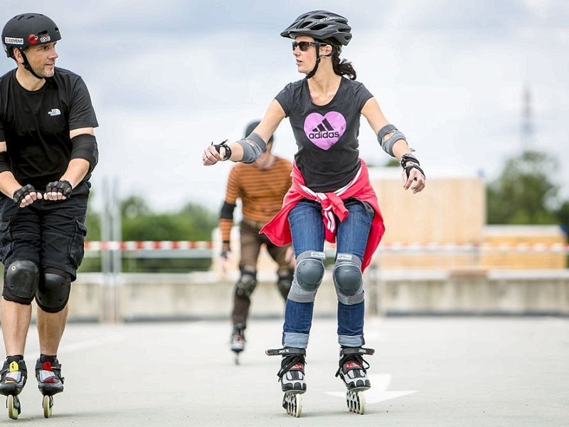 ...gibt Skate-Trainer Julian Hammes Hilfestellung.