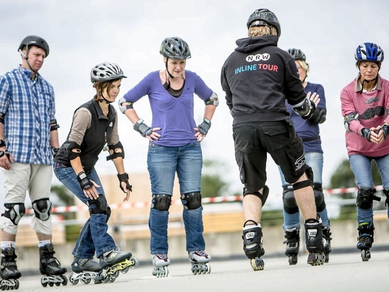 Ganz wichtig: das Bremsen. Skate-Trainer Julian Hammes erklärt die Techniken...