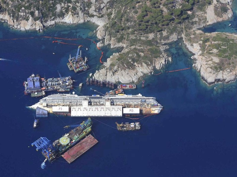 Die Costa Concordia war im Januar 2012 vor der Insel auf einen Felsen gefahren und gekentert, 32 Menschen starben bei dem Unglück.