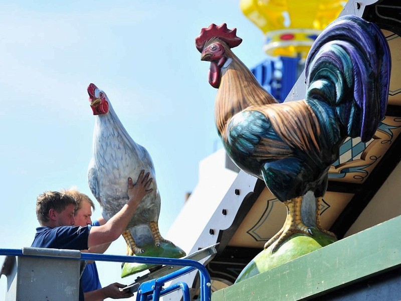 Die Theresienwiese wird für das große Volksfest vorbereitet. Auf dem Münchener Oktoberfest kann dieses Jahr vom 21.September bis zum 6. Oktober gefeiert werden.