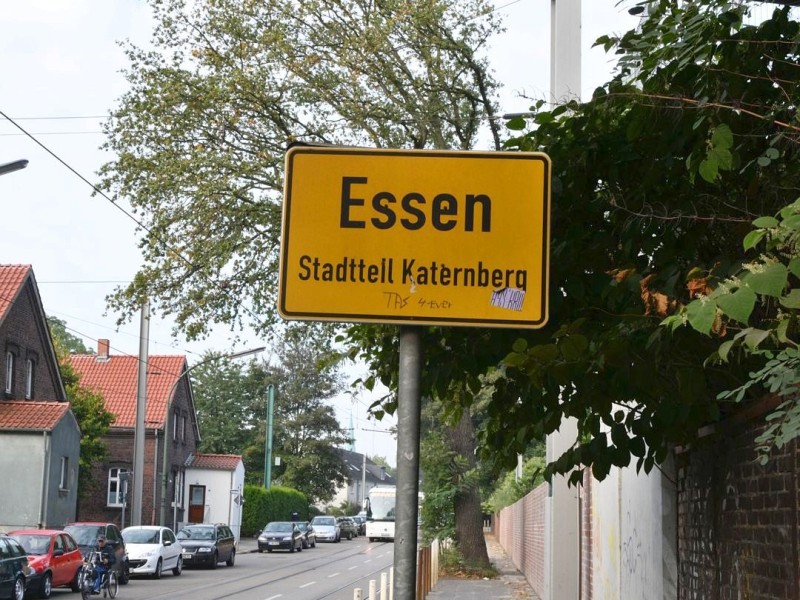 ...der Grenze zu Essen. Nachdem die Bahn jetzt Rüttenscheid passiert hat...