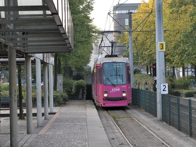 ...das erste Mal an die Oberfläche kommt. Die meist gelbe Bahn ist manchmal auch...