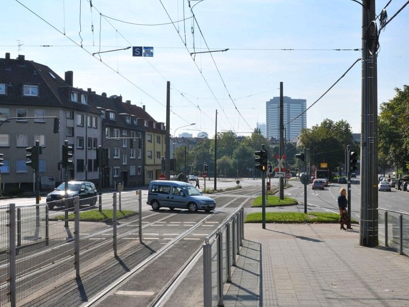 ...um die breite Stoppenberger Straße macht einen urbanen Eindruck.