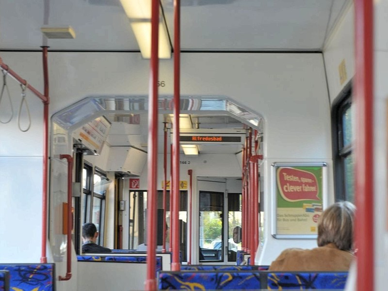 ...auf der Rüttenscheider Straße zur Straßenbahn wird.