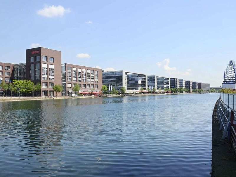 Früher wurde der Innenhafen auch Brotkorb des Ruhrgebiets genannt. Im Rahmen der IBA Emscher Park wurde eine Umnutzung des gesamten Innenhafens in Angriff genommen.Foto: Lars Fröhlich / WAZ FotoPool