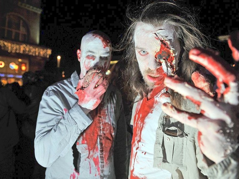 Der Zombiewalk zu Halloween in Essen.