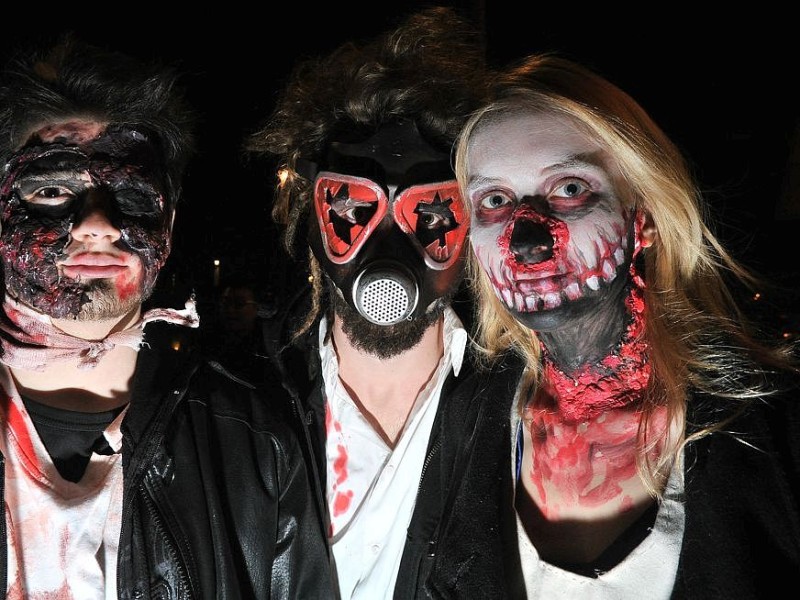 Der Zombiewalk zu Halloween in Essen.