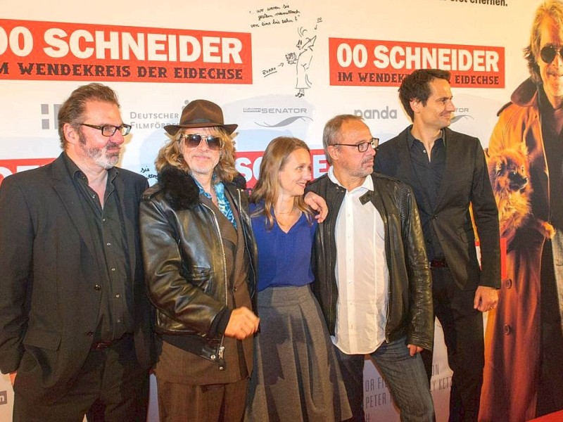 Helge Schneider posiert im Oktober 2013 auf dem roten Teppich bei der Filmpremiere seines Films 00 Schneider in der Lichtburg in Essen.