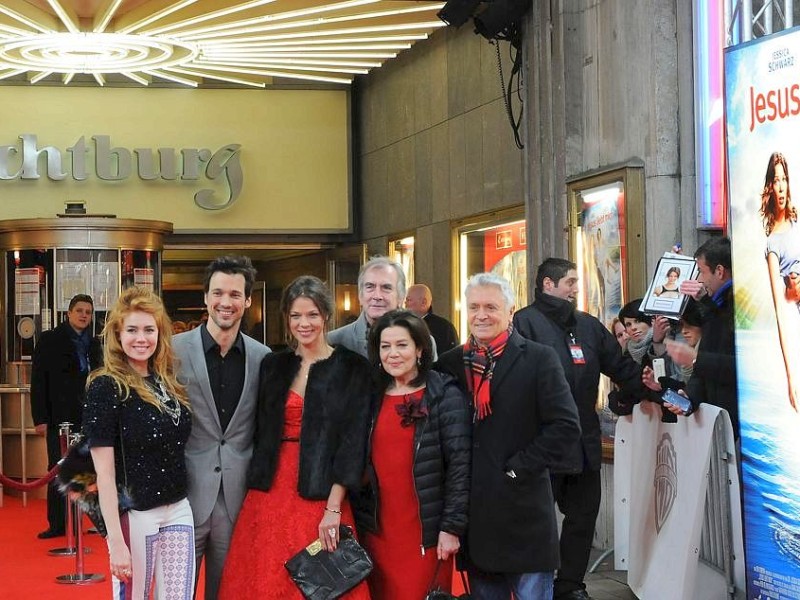 Weltpremiere des Films Jesus liebt mich mit dem Regiedebüt von Florian David Fitz und mit den Schauspielern Jessica Schwarz, Florian David Fitz, Hannelore Elsner, Henry Hübchen, Nicolas Ofczarek, Michael Gwisdek, Peter Prager  und Palina Rojinski im Dezember 2012.