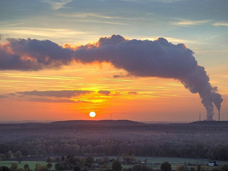 Sonnenuntergang über dem niederrheinischen Voerde