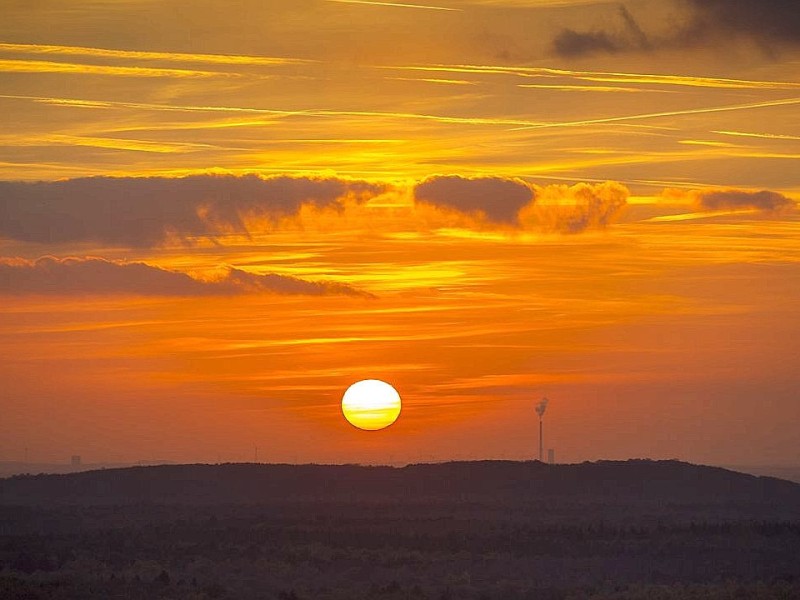 Sonnenuntergang über dem niederrheinischen Voerde