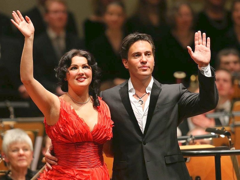 ... die das Paar im November 2013 bekannt gab, ging deutlich nüchterner über die Bühne als manche Opern-Rolle. Netrebko und Schrott...