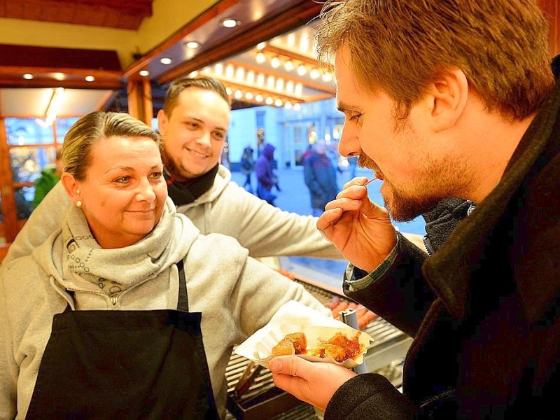 Currywurst-Test auf dem Hagener Weihnachtsmarkt.