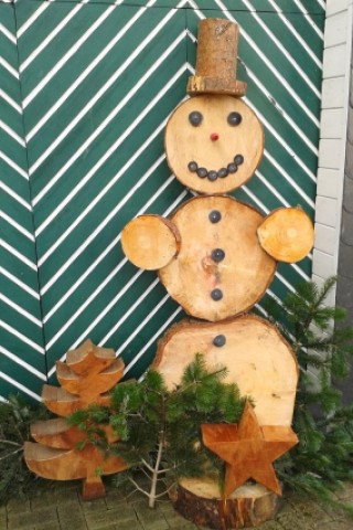 Schneemann aus Holz