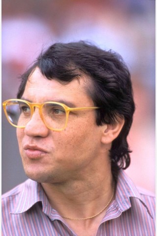 Die Brille soll nur die Frisur vertuschen: Felix Magath.