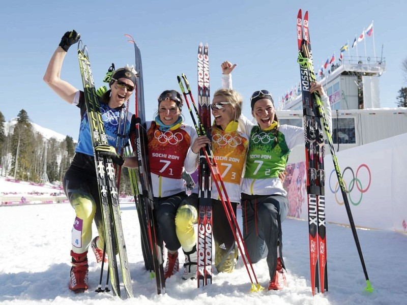 Nach dem Rennen kannte der Jubel keine Grenzen. Deutschlands Langlauf-Damen haben überraschend Bronze gewonnen.