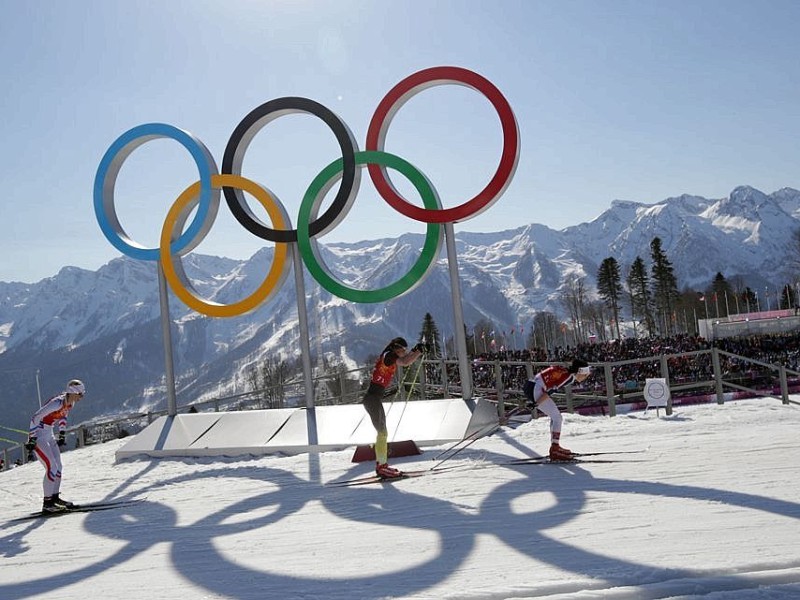 Nach dem Rennen kannte der Jubel keine Grenzen. Deutschlands Langlauf-Damen haben überraschend Bronze gewonnen.