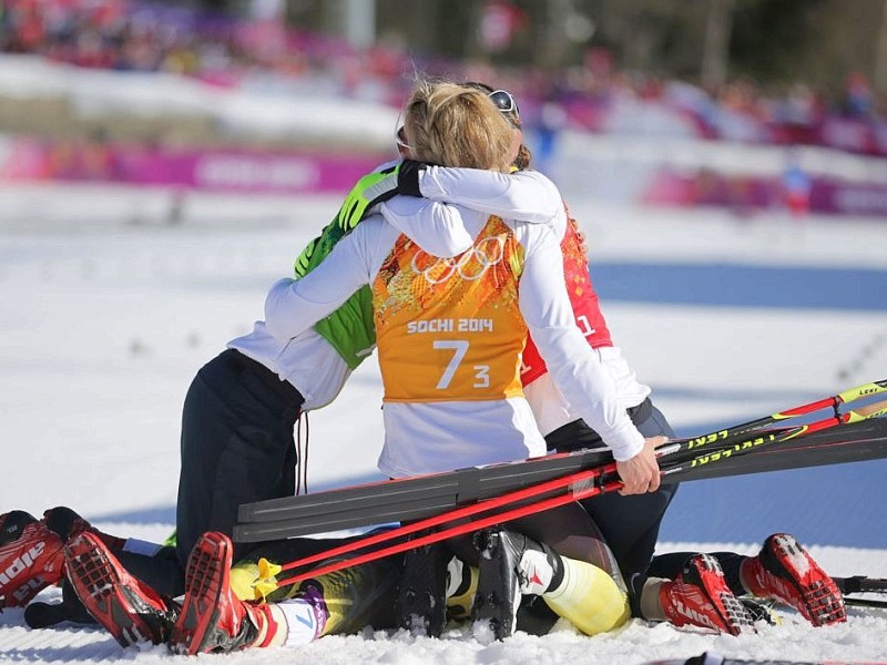 Nach dem Rennen kannte der Jubel keine Grenzen. Deutschlands Langlauf-Damen haben überraschend Bronze gewonnen.