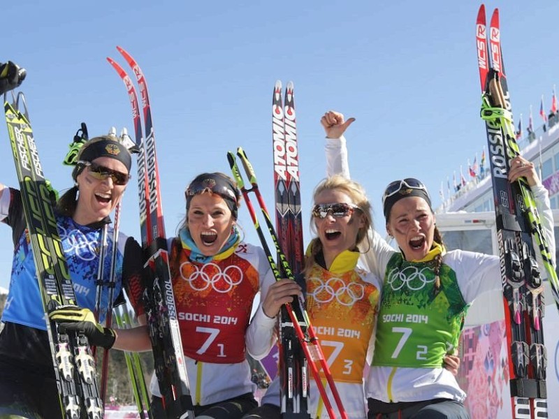 Nach dem Rennen kannte der Jubel keine Grenzen. Deutschlands Langlauf-Damen haben überraschend Bronze gewonnen.