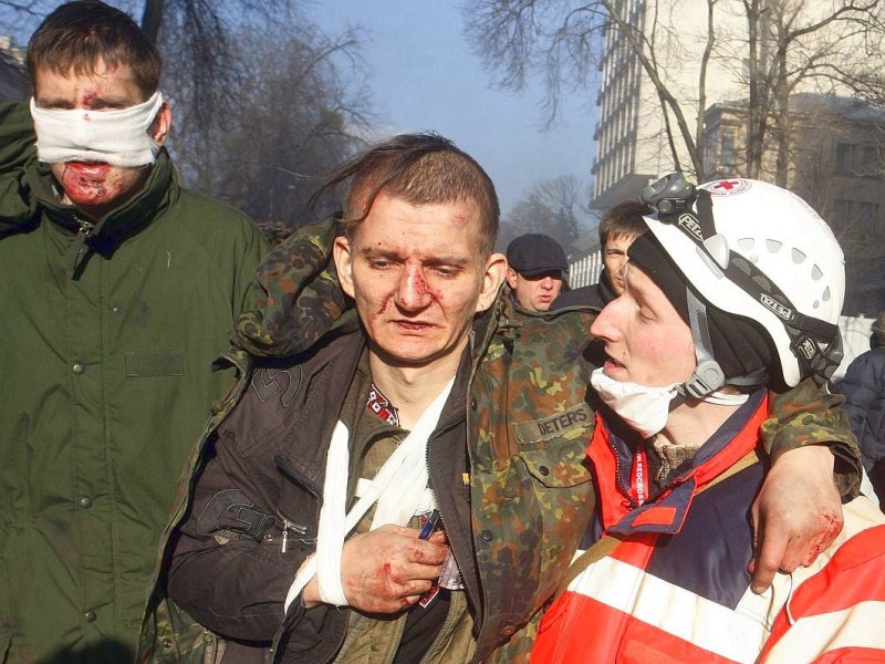 In der Ukraine ist die Gewalt zwischen Sicherheitskräften und Demonstranten am Dienstag eskaliert. Mindestens 25 Menschen wurden getötet.