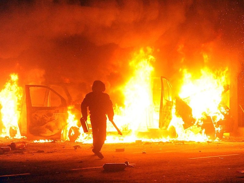 In der Ukraine ist die Gewalt zwischen Sicherheitskräften und Demonstranten am Dienstag eskaliert. Mindestens 25 Menschen wurden getötet.