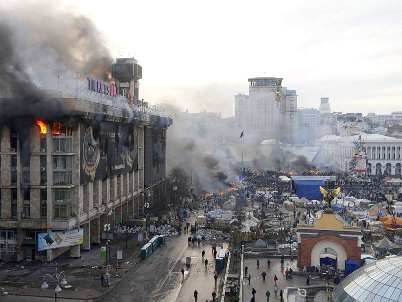 In der Ukraine ist die Gewalt zwischen Sicherheitskräften und Demonstranten am Dienstag eskaliert. Mindestens 25 Menschen wurden getötet.