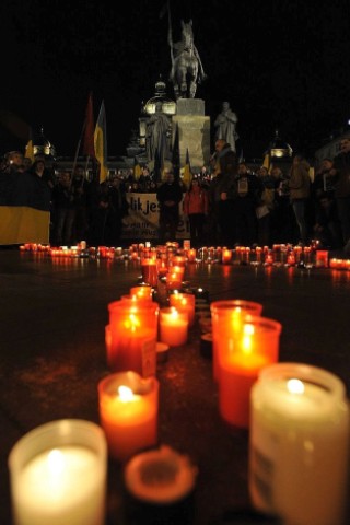 ...solidarisieren sich mit den Demonstranten in der Heimat.