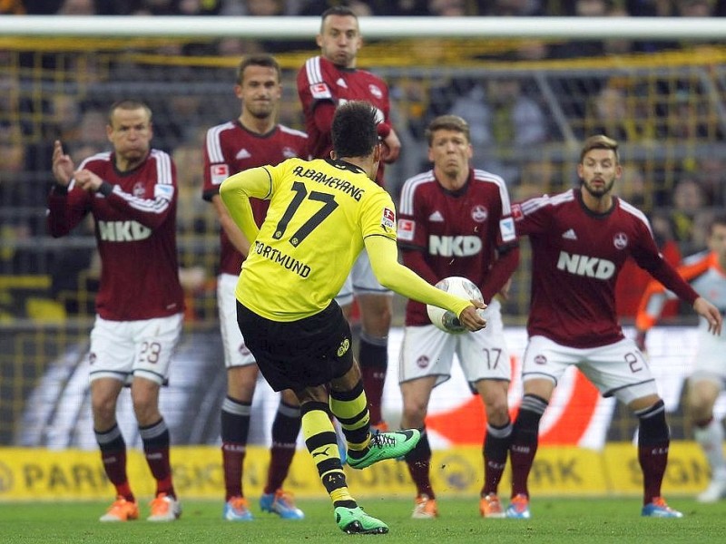 Borussia Dortmund ist auch in der Fußball-Bundesliga zurück auf Erfolgskurs. Eine Woche nach der ernüchternden Schlappe beim Hamburger SV (0:3) setzte sich die Mannschaft von Trainer Jürgen Klopp mit 3:0 (0:0) gegen den 1. FC Nürnberg durch. Wie schon beim famosen Champions-League-Auftritt vier Tage zuvor in St. Petersburg (4:2) präsentierte sich der BVB am Samstag von seiner besseren Seite und rückte auf Rang zwei vor. Vor 80 645 Zuschauern im ausverkauften Signal Iduna Park sorgten der nach dreiwöchiger Verletzungspause ins Team zurückgekehrte Mats Hummels (51. Minute), Robert Lewandowski (67.) und Henrich Mchitarjan (83.) für den verdienten Sieg.