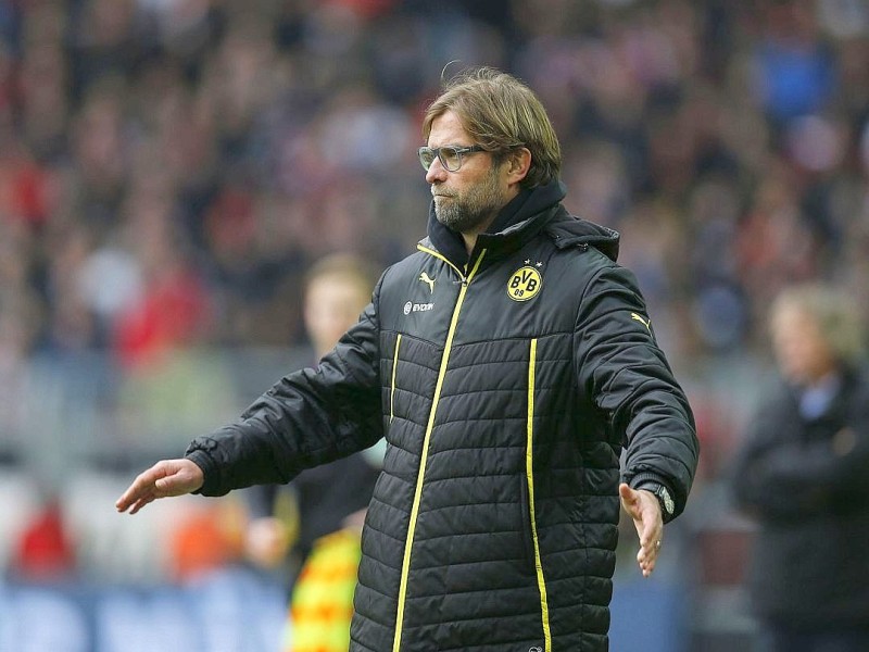 Borussia Dortmund ist auch in der Fußball-Bundesliga zurück auf Erfolgskurs. Eine Woche nach der ernüchternden Schlappe beim Hamburger SV (0:3) setzte sich die Mannschaft von Trainer Jürgen Klopp mit 3:0 (0:0) gegen den 1. FC Nürnberg durch. Wie schon beim famosen Champions-League-Auftritt vier Tage zuvor in St. Petersburg (4:2) präsentierte sich der BVB am Samstag von seiner besseren Seite und rückte auf Rang zwei vor. Vor 80 645 Zuschauern im ausverkauften Signal Iduna Park sorgten der nach dreiwöchiger Verletzungspause ins Team zurückgekehrte Mats Hummels (51. Minute), Robert Lewandowski (67.) und Henrich Mchitarjan (83.) für den verdienten Sieg.