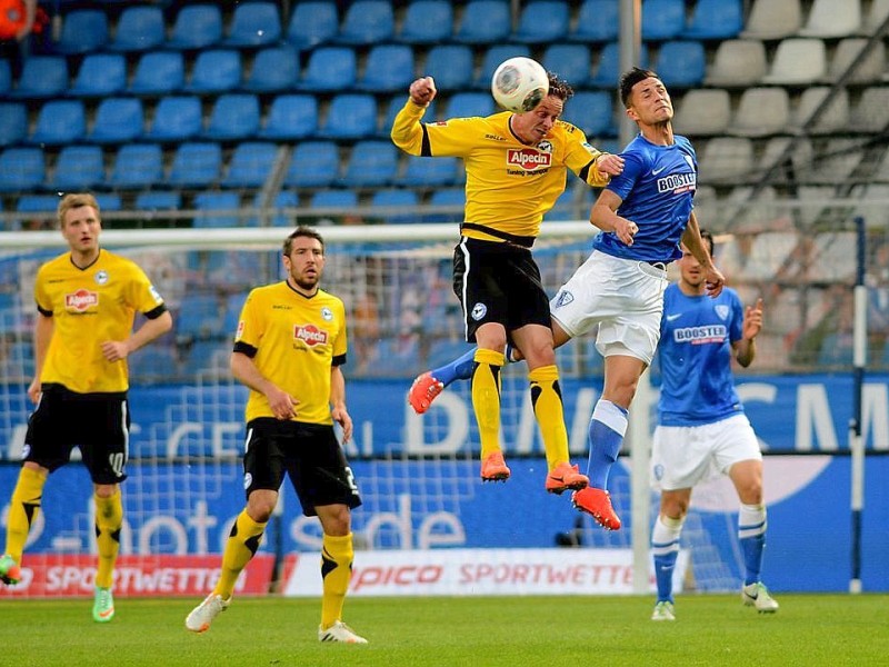 Der VfL Bochum verliert sein Heimspiel gegen Arminia Bielefeld mit 1:4. Die Impressionen aus dem Rewirpower-Stadion.