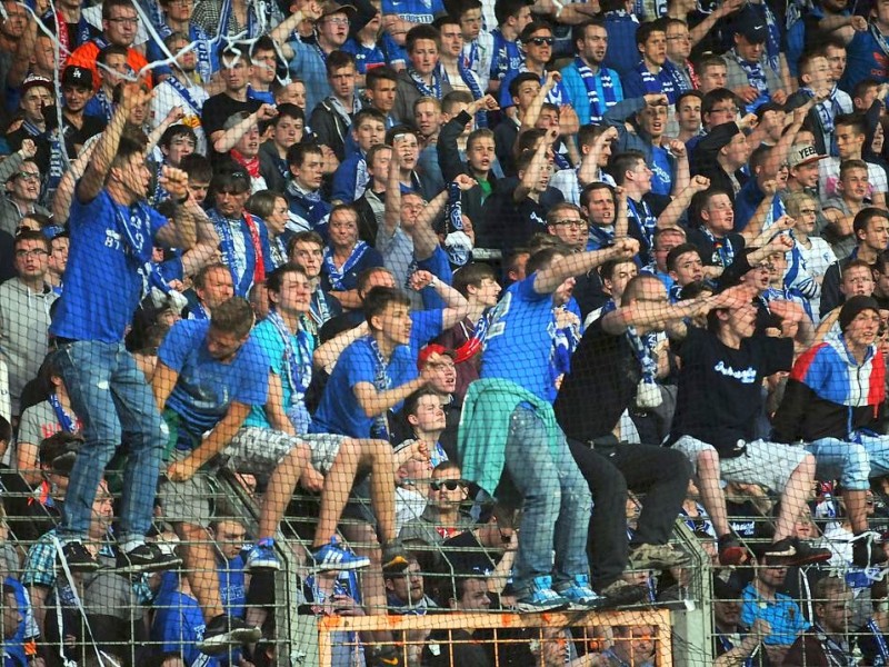 Der VfL Bochum verliert sein Heimspiel gegen Arminia Bielefeld mit 1:4. Die Impressionen aus dem Rewirpower-Stadion.