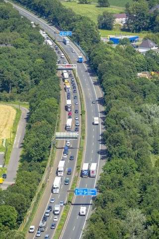 Aufräumarbeiten auf der A43 in Richtung Herne im Bereich der Ausfahrt Recklinghausen.