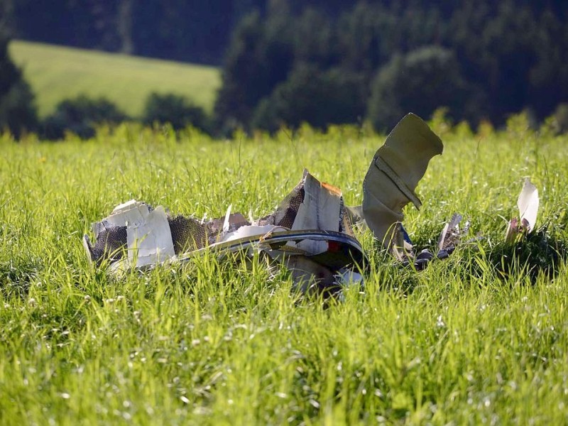 ... war nach der Kollision noch über den Ort geflogen und hinter den letzten Häusern aufgeprallt. Noch am Abend...