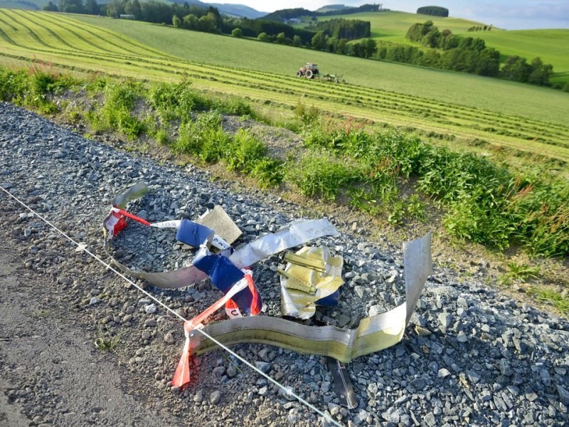 ... fliege dabei in einem Abstand von 500 bis 1000 Meter neben dem Zivilflugzeug, das andere etwa drei Kilometer dahinter.