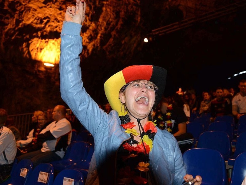 Public Viewing in der Balver Höhle.