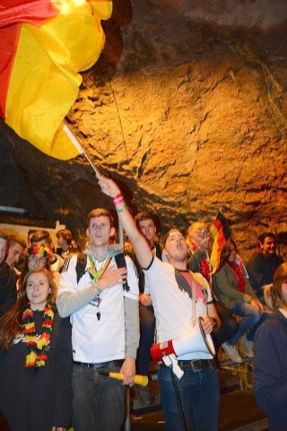 Public Viewing in der Balver Höhle.